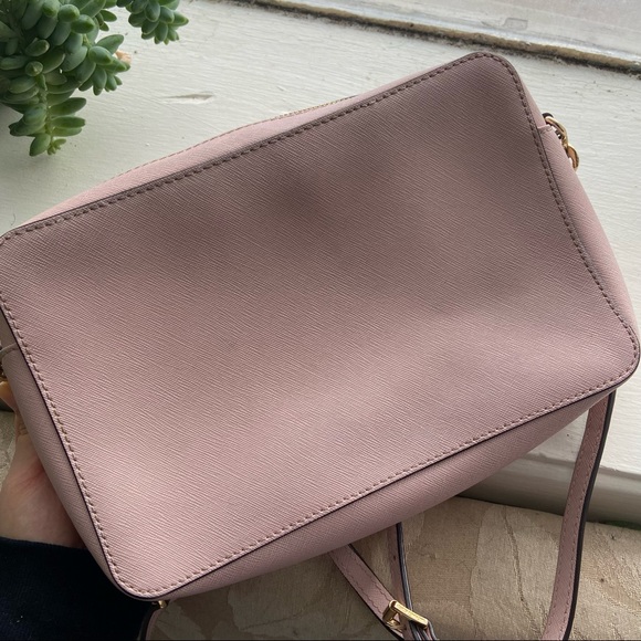 Michael Kors Jet set Large Saffiano Leather Adult Female Crossbody Bag - Picture 4 of 7